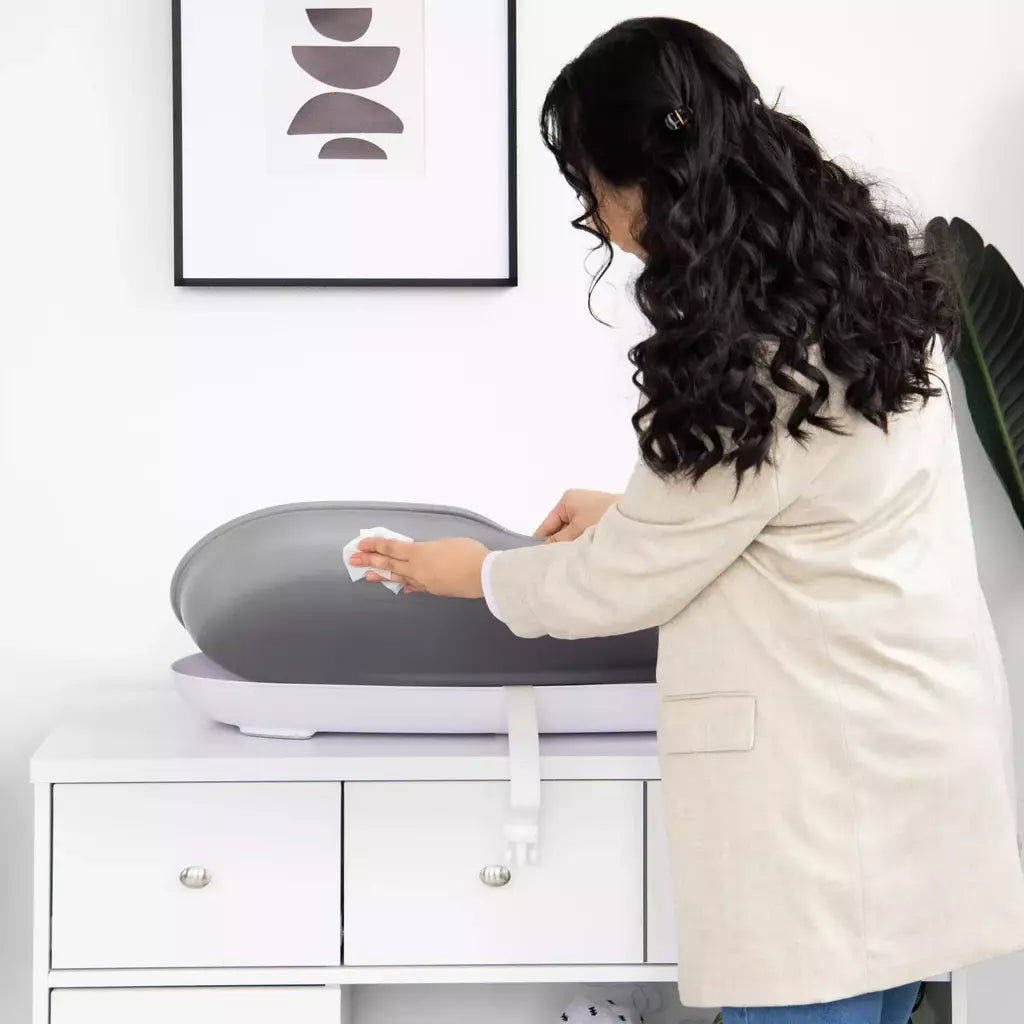 Ubbi Cambiador de Espuma Premium - Diseño Ergonómico (Gris)