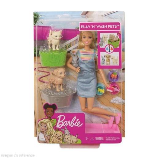 BARBIE HORA DE BANAR A SUS MASCOTAS