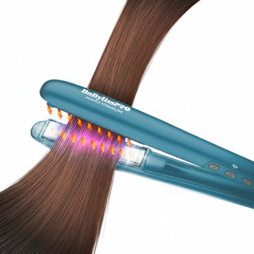 Plancha BABYLISS PRO Nano Titanium utilizando tecnología avanzada para alisar el cabello en Honduras