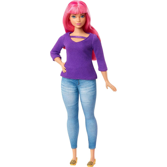 Muñeca Barbie con cabello rosa, blusa morada y jeans ajustados