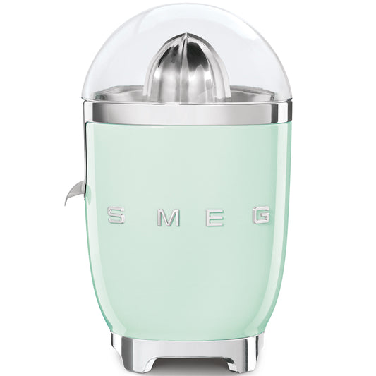 Exprimidor SMEG verde menta frontal, ideal para preparar zumos frescos