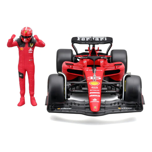 Modelo de coche Ferrari rojo con piloto en celebración, vista frontal