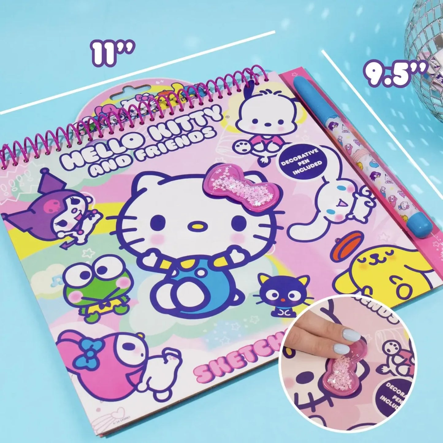Cuaderno de dibujos Hello Kitty y amigos, color rosa, vista frontal con lápiz