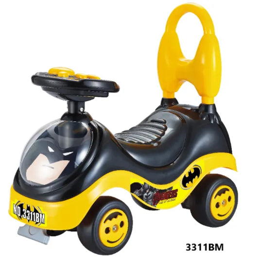 Juguete infantil coche Batman amarillo con volante, vista lateral, ideal para niños