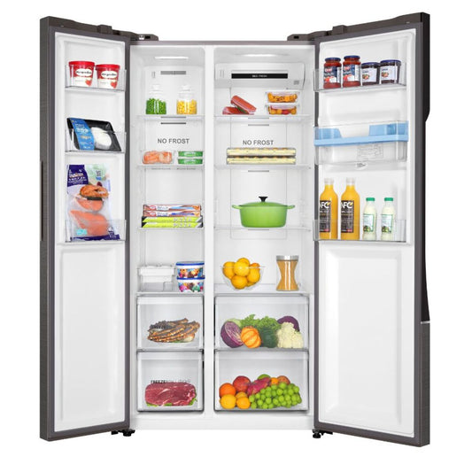 Interior del refrigerador side by side MABE 524 litros con estantes y compartimentos organizados