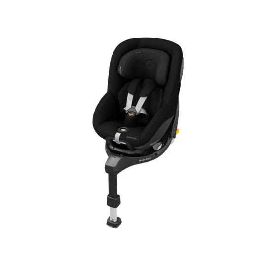 Silla de auto negra MAXI COSI, vista lateral, ideal para bebés y comodidad en el viaje