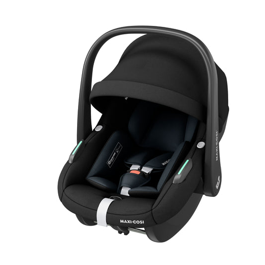 Silla MAXI COSI negra vista frontal con arnés de seguridad