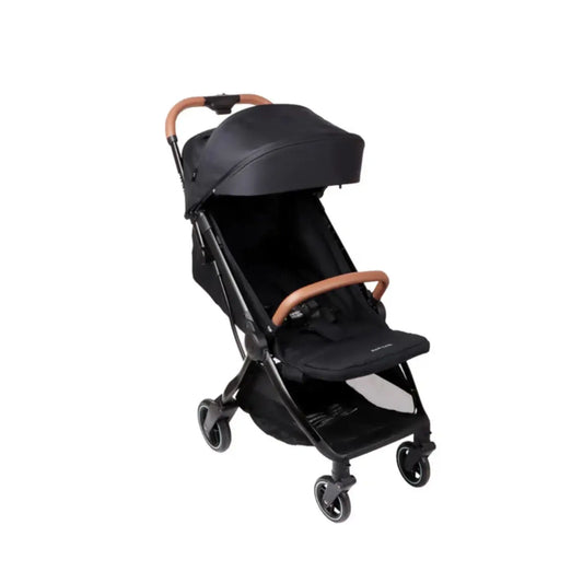 Coche Maxi Cosi negro con capota y manillar de cuero, vista frontal