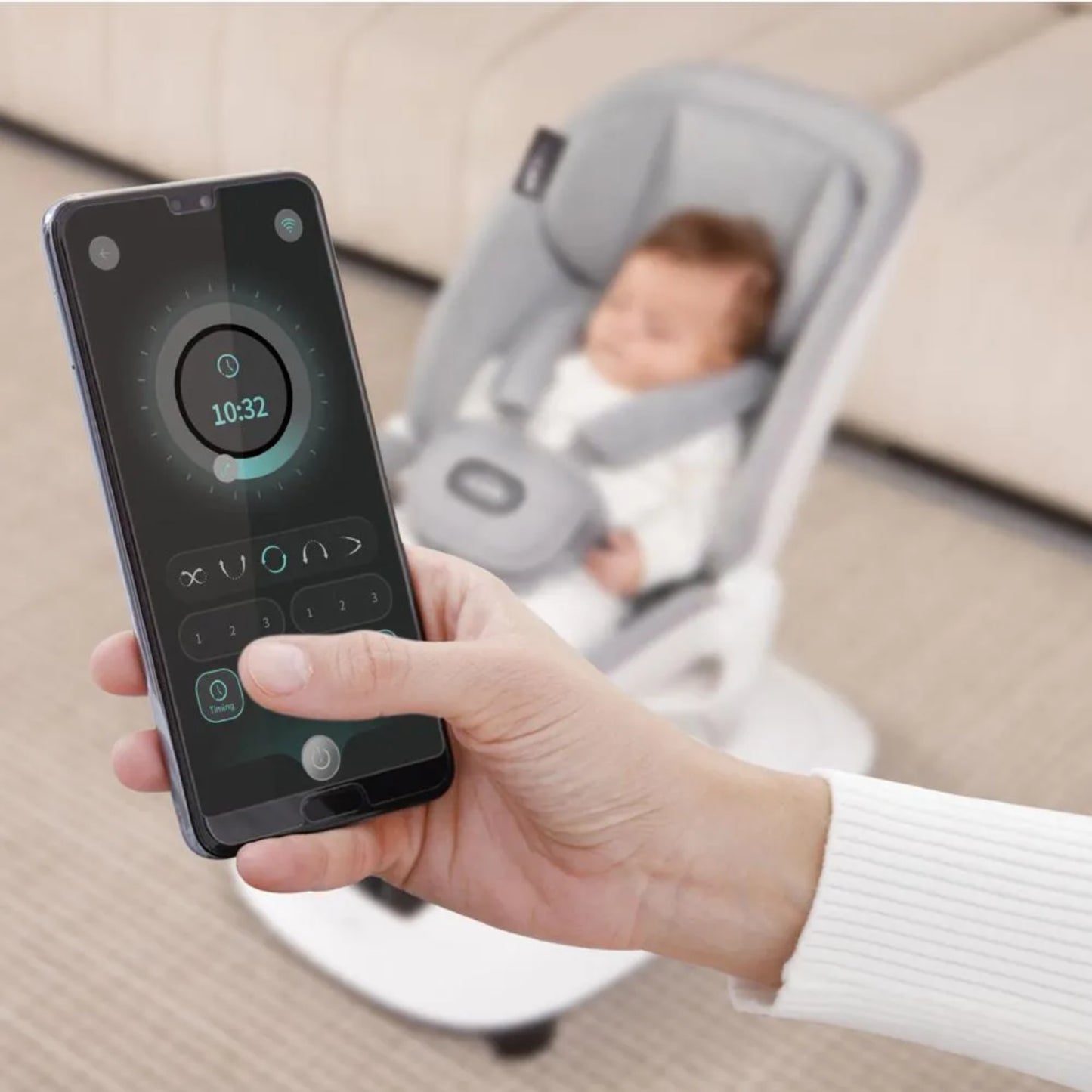 Mecedora eléctrica gris con control remoto, confort para bebés en sala