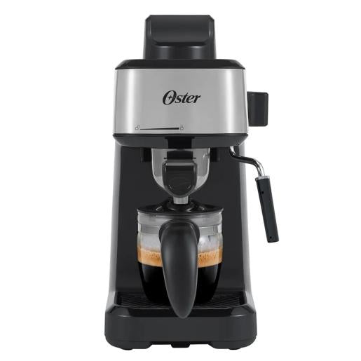Cafetera espresso Oster 4 tazas con diseño moderno y jarra de vidrio para preparar café delicioso