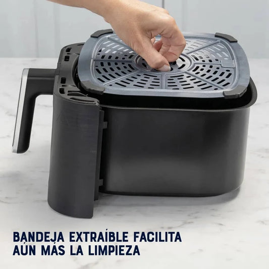 Freidora de aire Oster 4 litros con bandeja extraíble que facilita la limpieza y uso diario