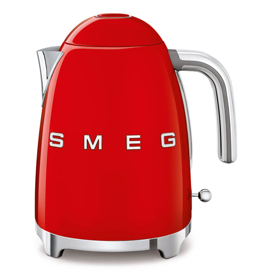 Hervidor rojo SMEG, frontal, diseño retro brillante