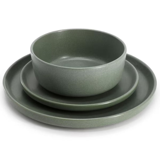 vajilla verde, platos y tazón, vista de conjunto