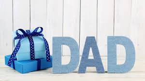 cajas azules con cintas, decoracion en madera ideas de regalo para el Dia del padre en Honduras