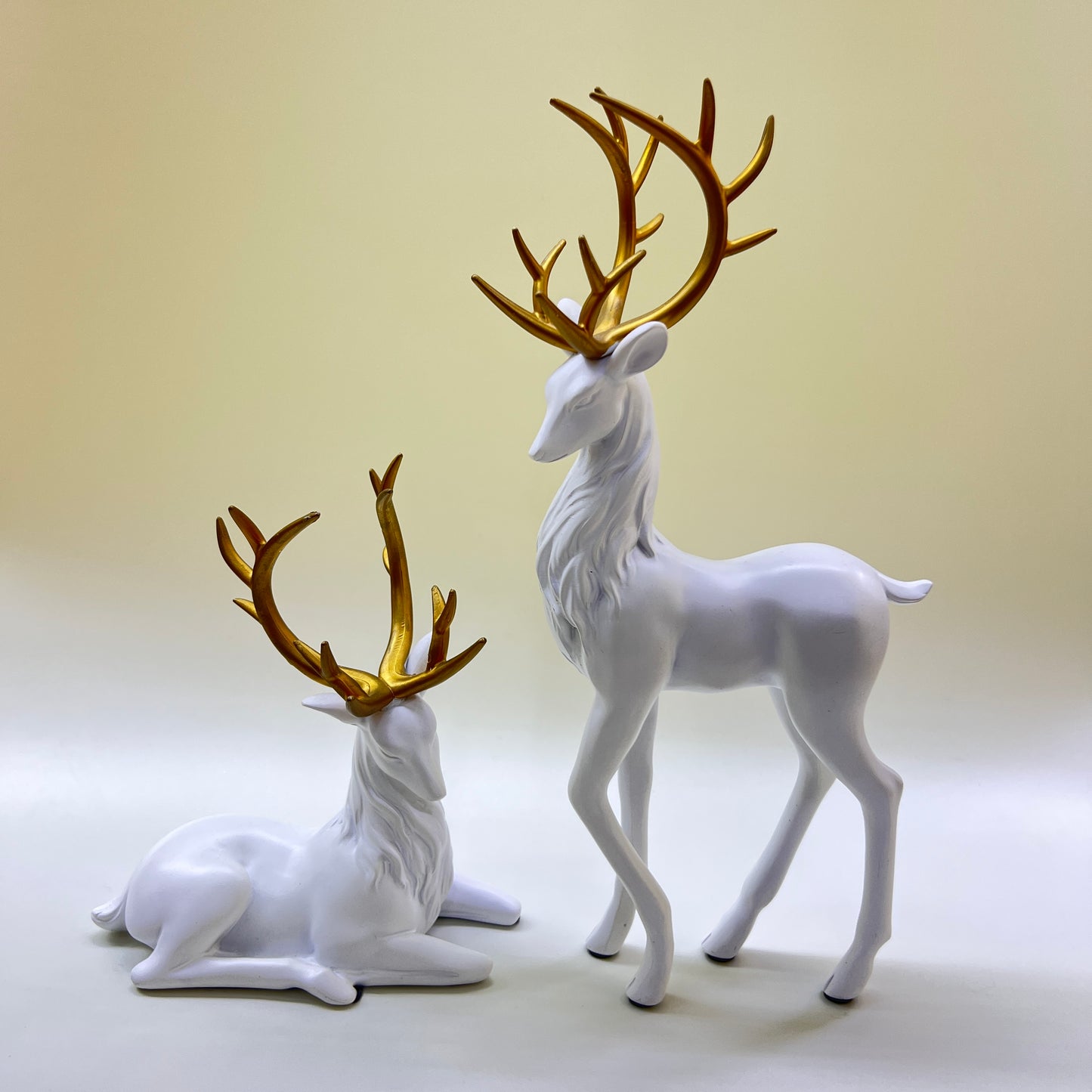 NAV. SET OF 2 WHITE REINDEER 20/30CM