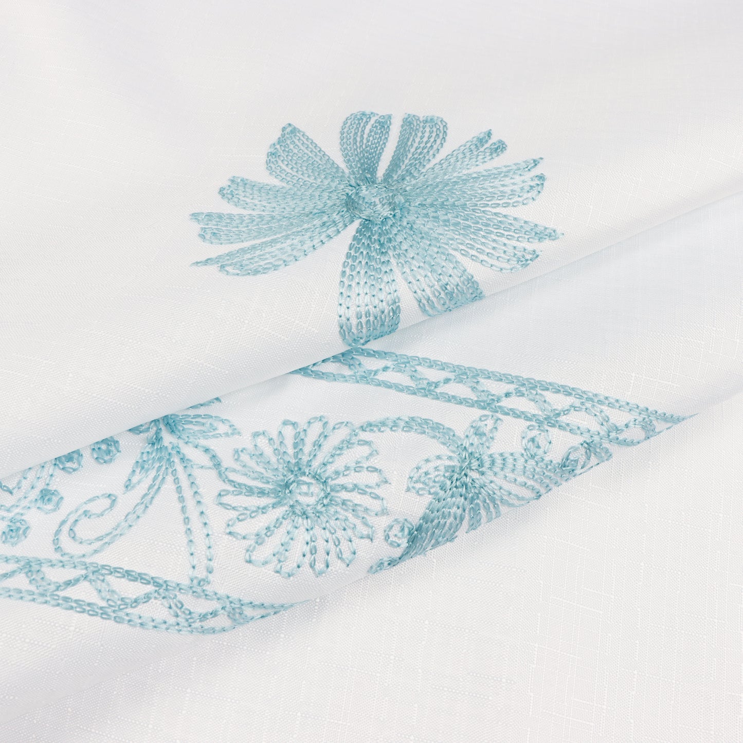 Cortina para Baño Modernhouse Bordado Floral Aqua – 178 x 183 cm