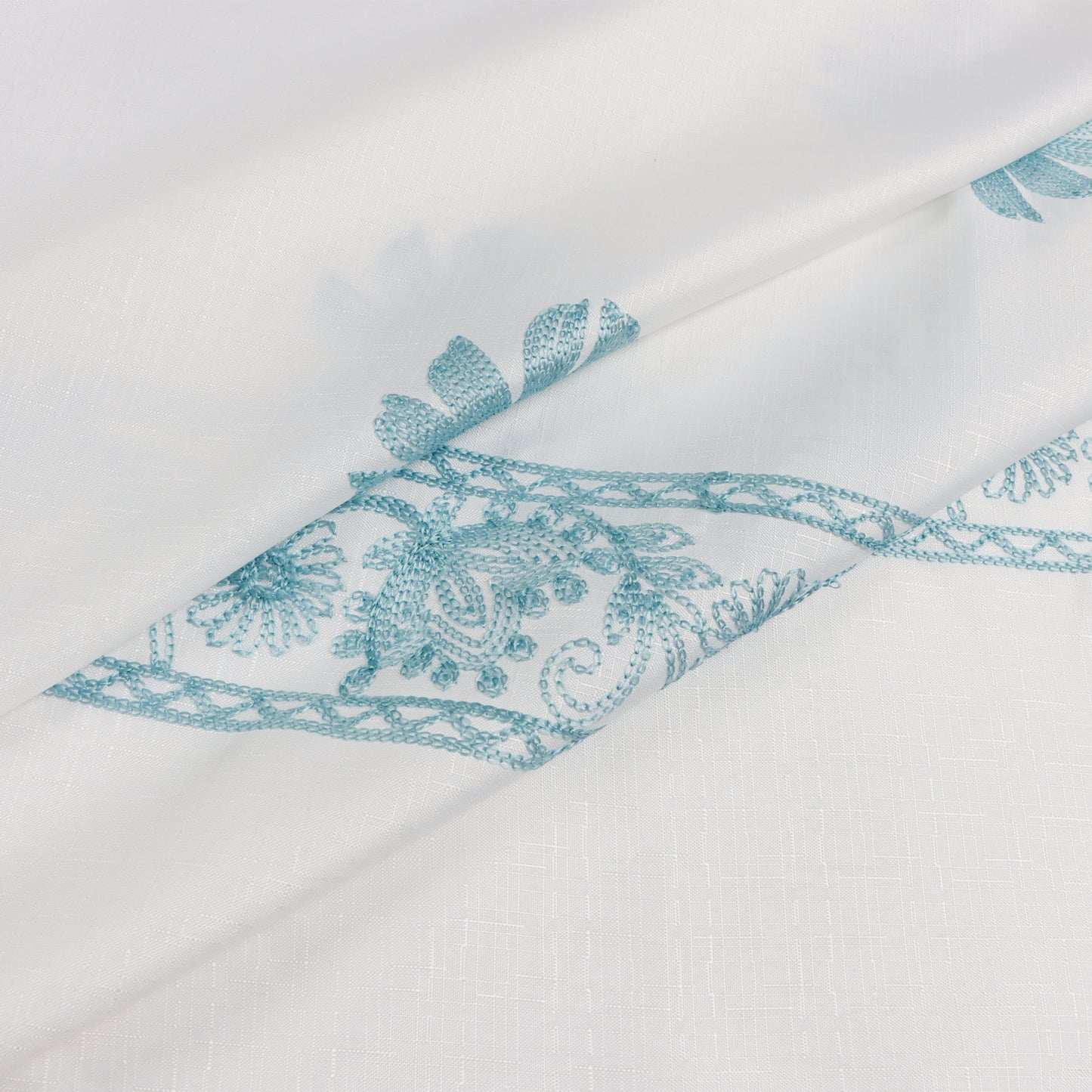 Cortina para Baño Modernhouse Bordado Floral Azul – 178 x 183 cm