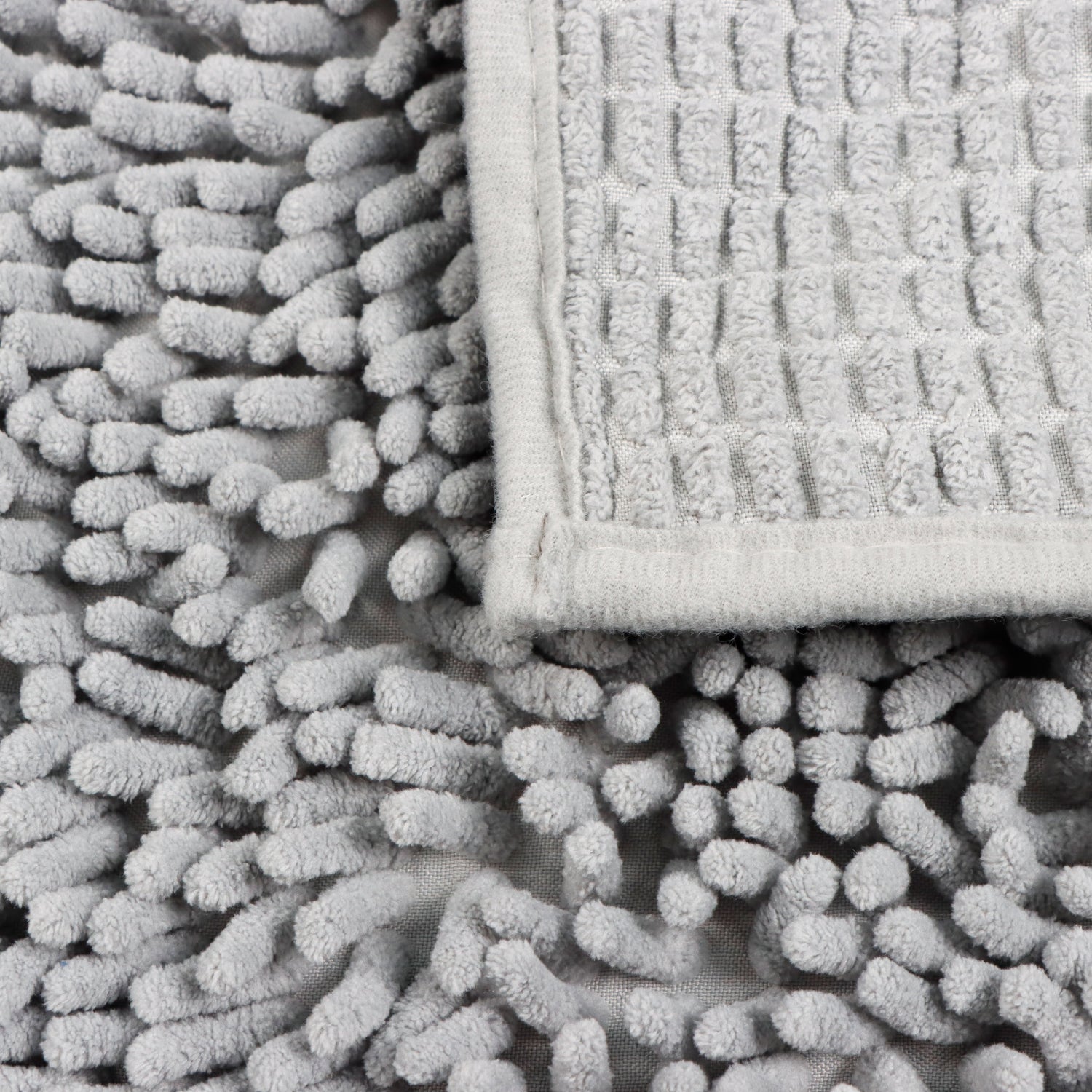 Set de Baño Modernhouse: Cortina 100% PEVA + Alfombra de Chenille Gris – 2 Pzs