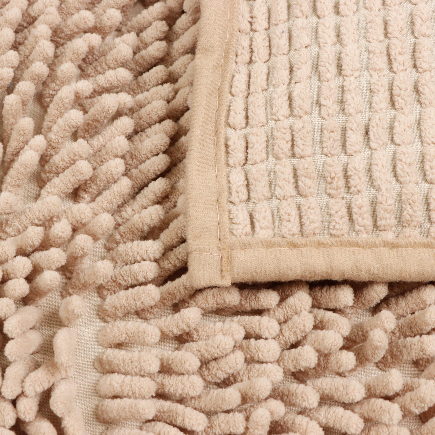 Set de Baño Modernhouse: Cortina 100% PEVA Abstracción Beige + Alfombra de Microfibra Camel – 2 Pzs