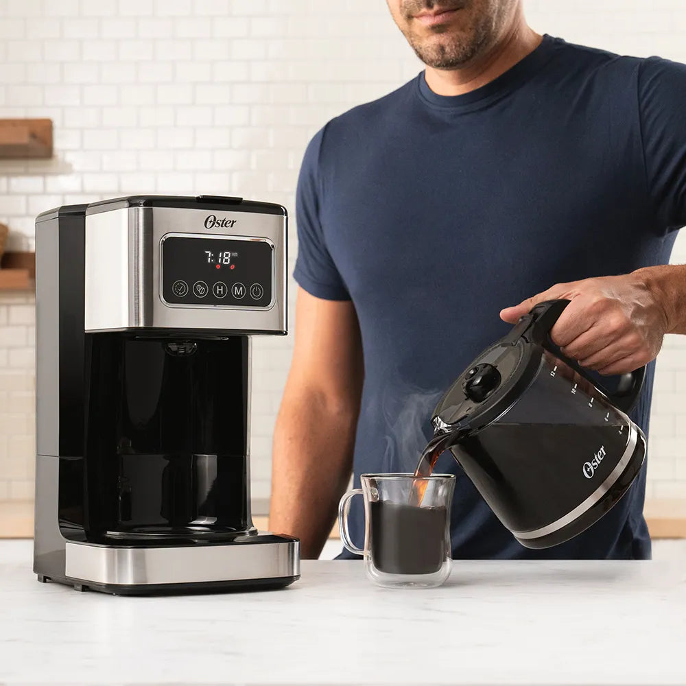 Oster® Cafetera Programable, Pantalla Táctil, Jarra de Vidrio, de 12 Tazas, Negro y Acero Inoxidable , BVSTDC4403