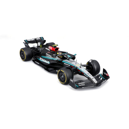 CARRO F1 A ESCALA 1:24 MERCEDES AMG PTRON. W15 C/CASCO