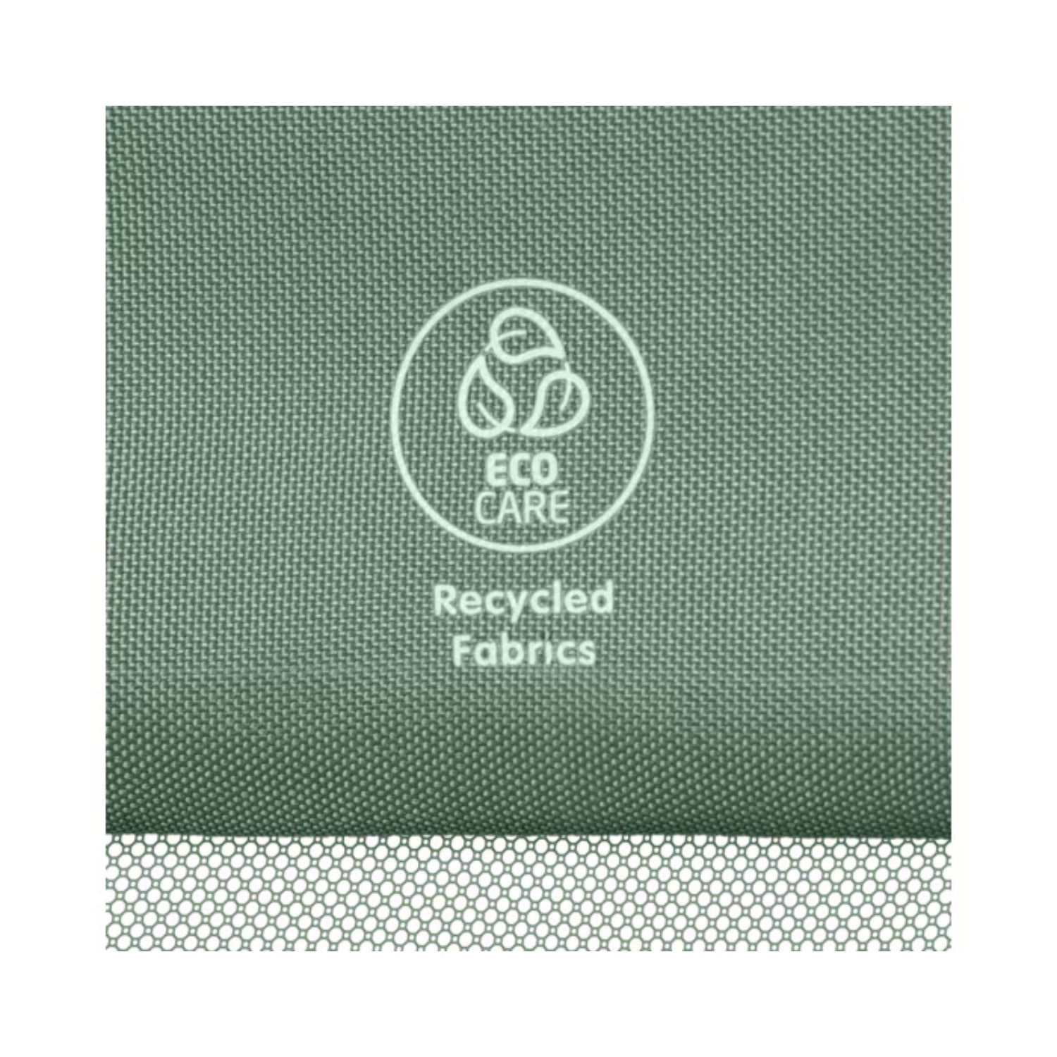 Corral MAXI COSI verde con tejido reciclado y logotipo Eco Care en primer plano