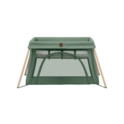 Corral verde de MAXI COSI con estructura de madera, ideal para bebés
