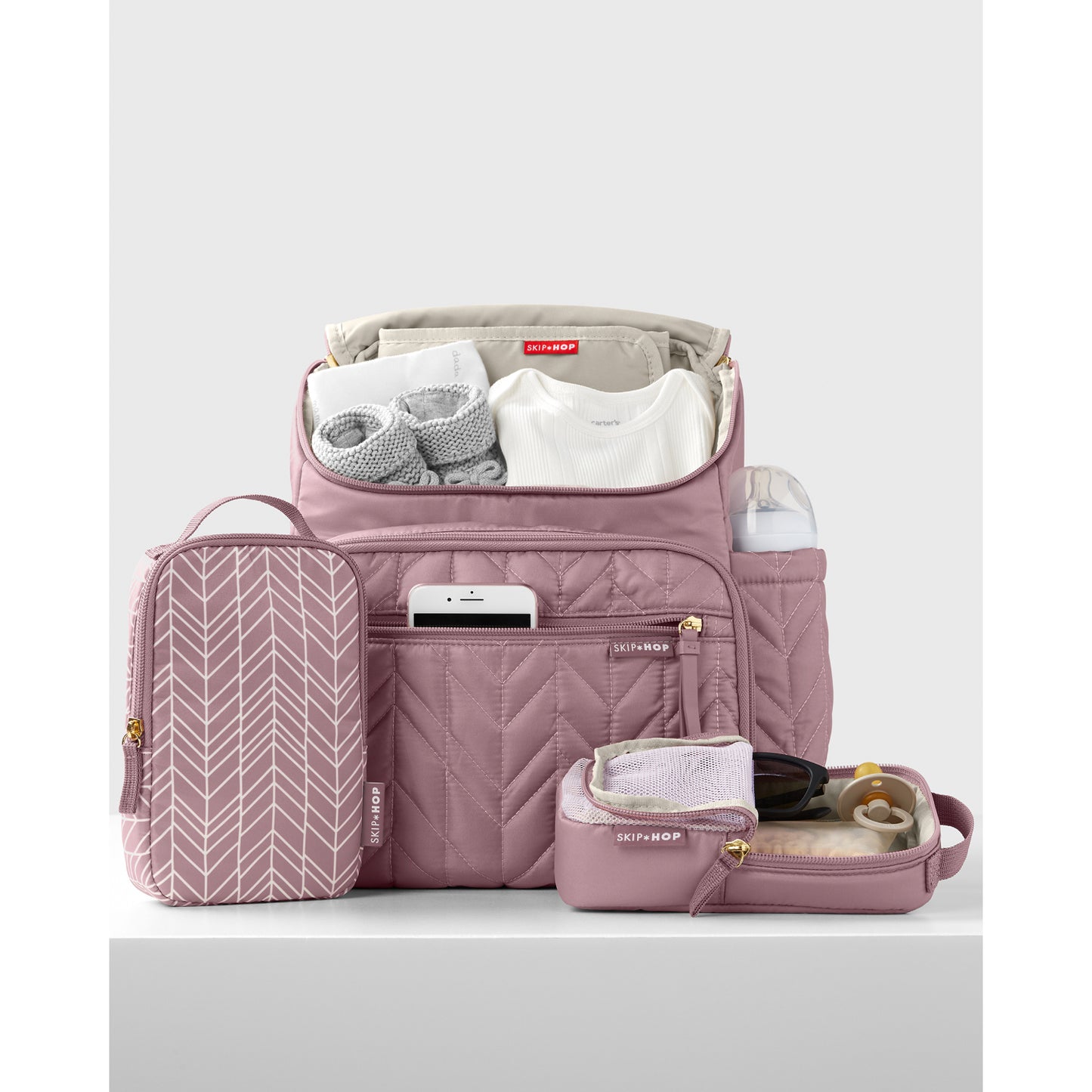 Panalera SKIP*HOP rosa con compartimentos organizadores y accesorios para bebé