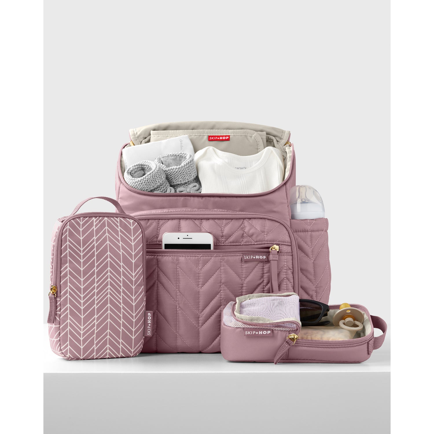 Panalera SKIP*HOP rosa con compartimentos organizadores y accesorios para bebé