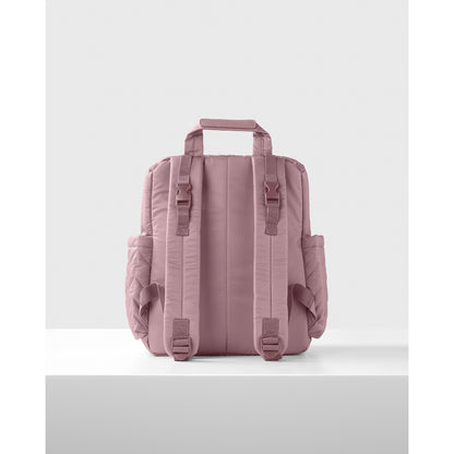 Panalera rosa SKIP*HOP visto de atrás con mochilas y compartimentos
