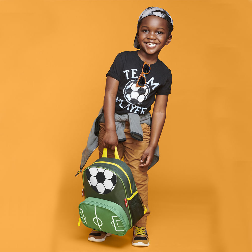 Mochila para Niños Skip Hop Sparks 9O278210 - Diseño Soccer (Fútbol) con Detalles Deportivos