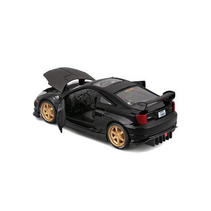 Carro MAISTO negro con puertas abiertas y detalles dorados, vista trasera