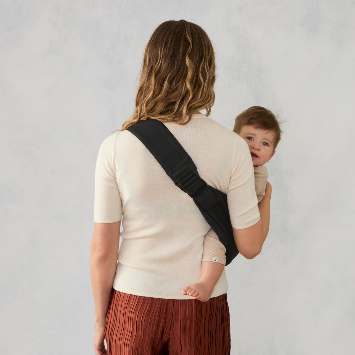EB CARGADOR LATERAL UPSIE SLING NEGRO