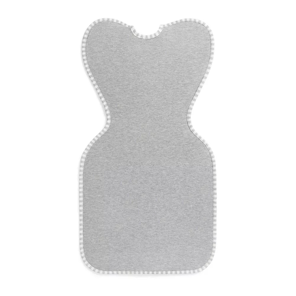 Swaddle gris LOVE TO DREAM, vista frontal, ideal para dormir cómodamente
