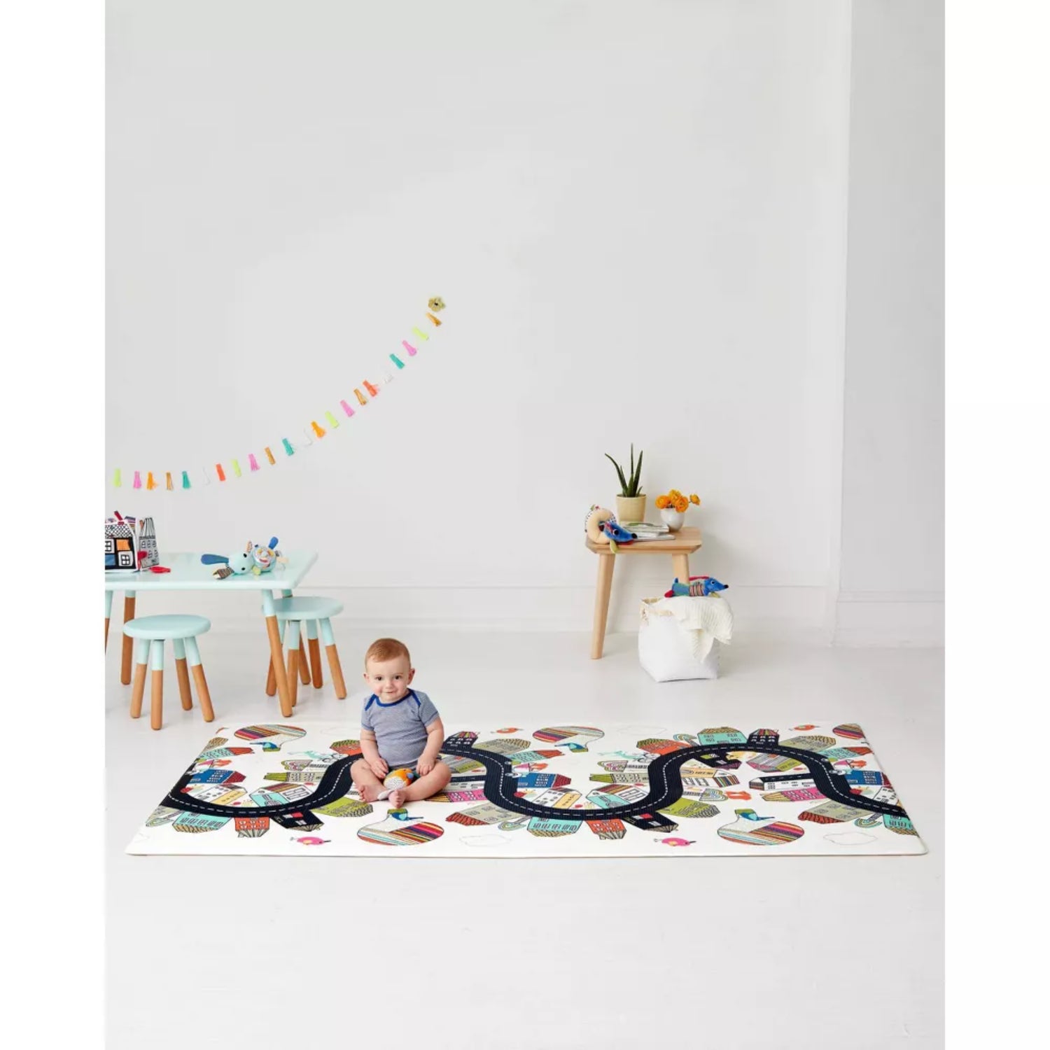 Alfombra infantil SKIP*HOP con serpiente colorida, sala de juegos