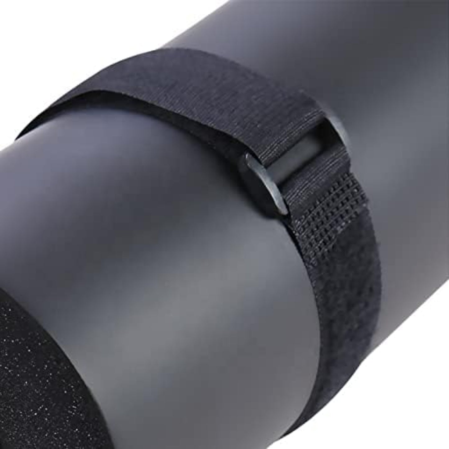 Almohada negra con correa ajustable para soporte ergonómico