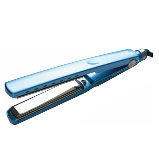 plancha de pelo nano titanium BABYLISS PRO LL0103 azul con placas flotantes para alisar y modelar el cabello