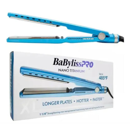 Plancha de pelo nano titanium BABYLISS PRO LL0103 azul con placas largas de titanio para alisar cabello