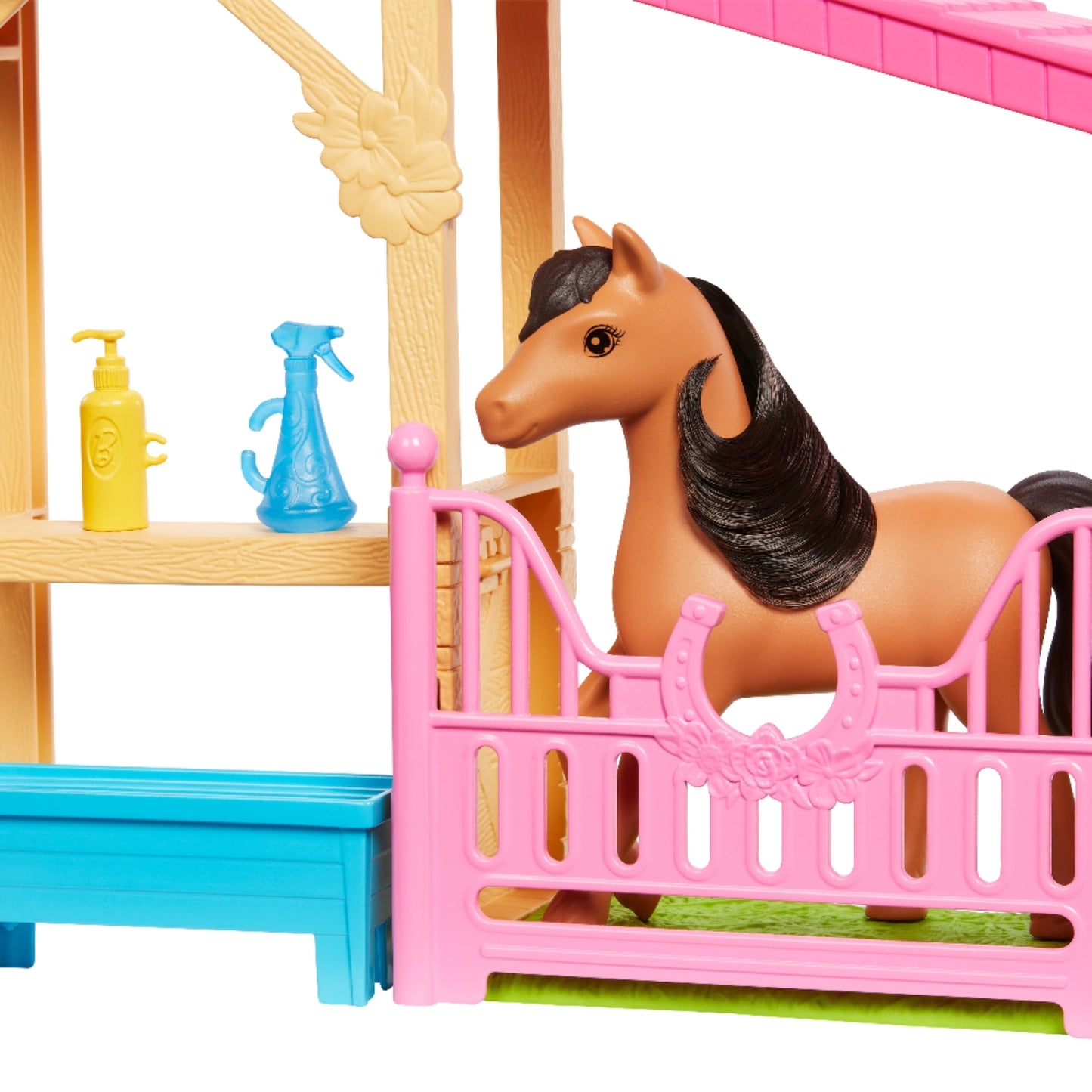 caballo de juguete Barbie en establo rosa, accesorios y cuidado de animales