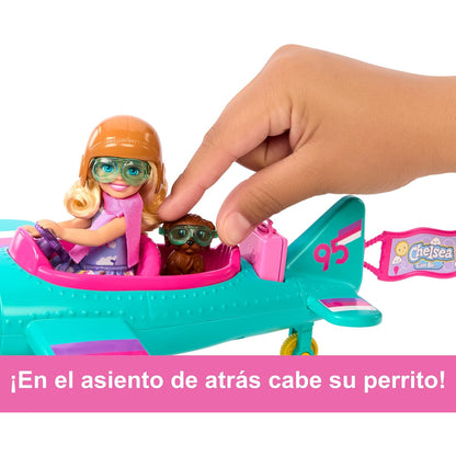 Muñeca Barbie en avión azul, jugando con perrito en el asiento trasero