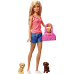 Muñeca Barbie con bolso rosa y dos cachorros en el suelo