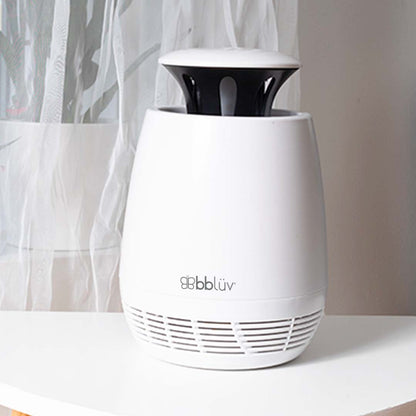 Lampara blanca BBLUV, diseño moderno en sala con luz suave