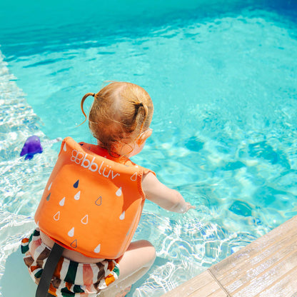 Chaleco flotante naranja BBLUV, niño en piscina, verano