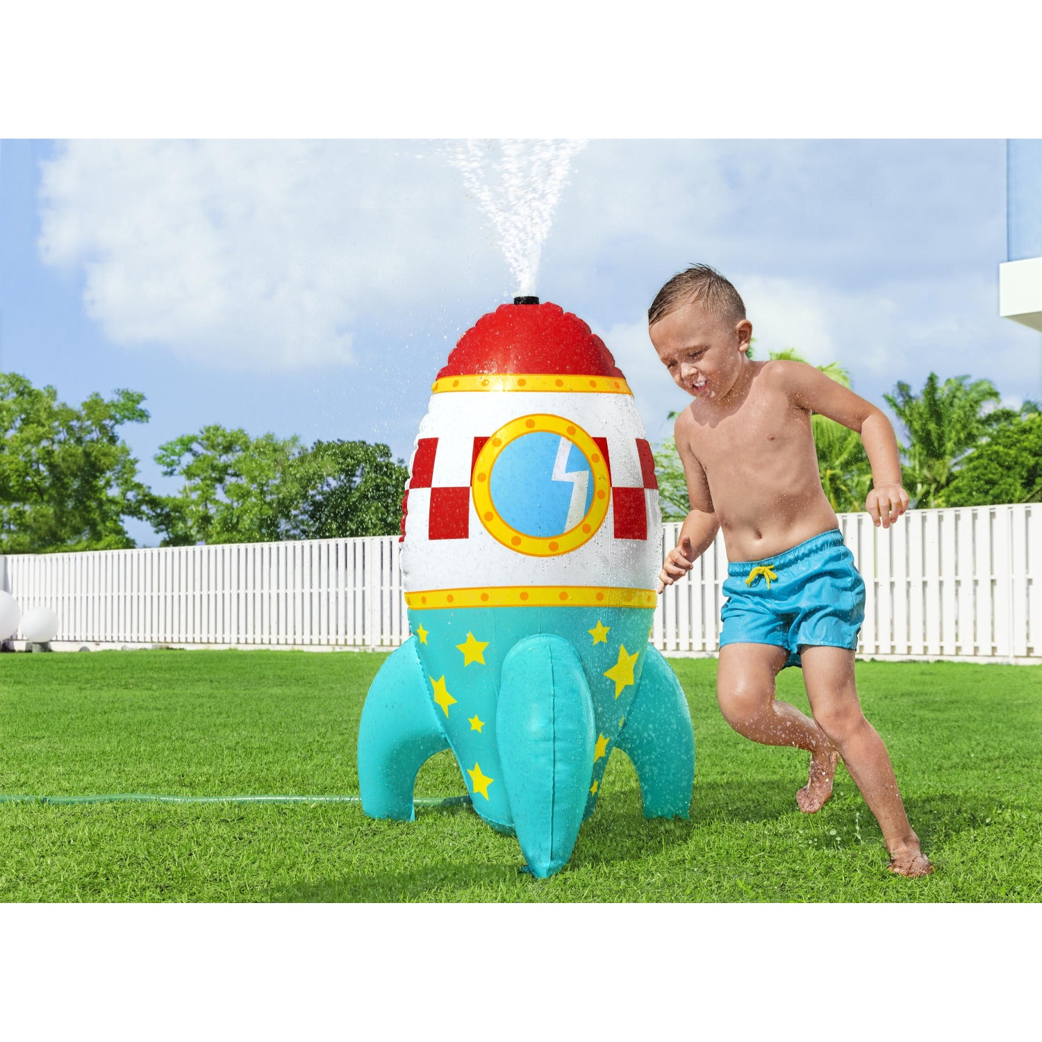 cohete rociador BESTWAY, inflable, jardín, niño jugando