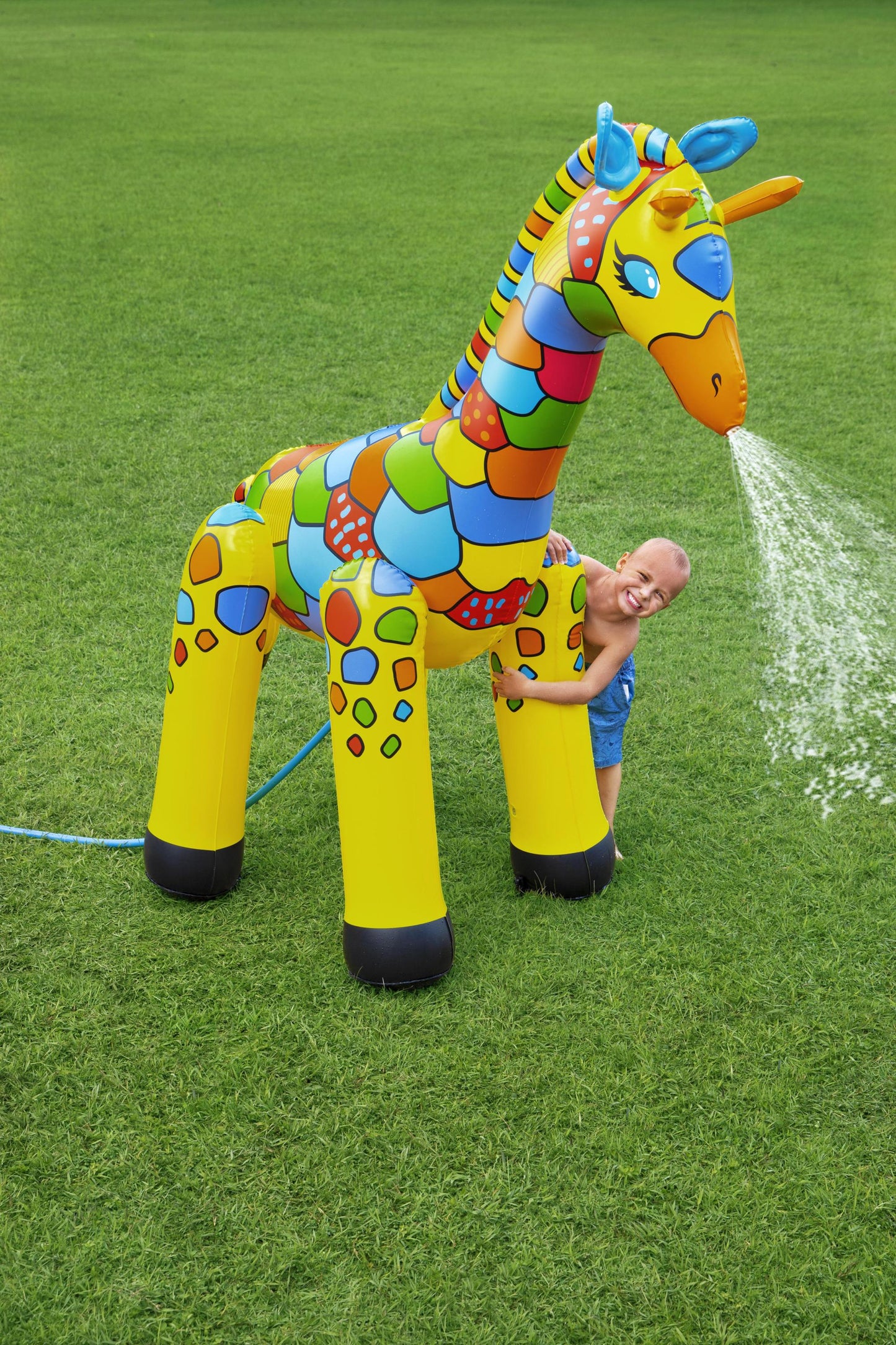 juguete acuático de jardín Bestway, jirafa inflable colorida, juego en el césped