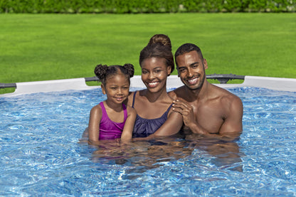Familia disfrutando en piscina desmontable redonda 3.66x0.76 metros en un jardín soleado