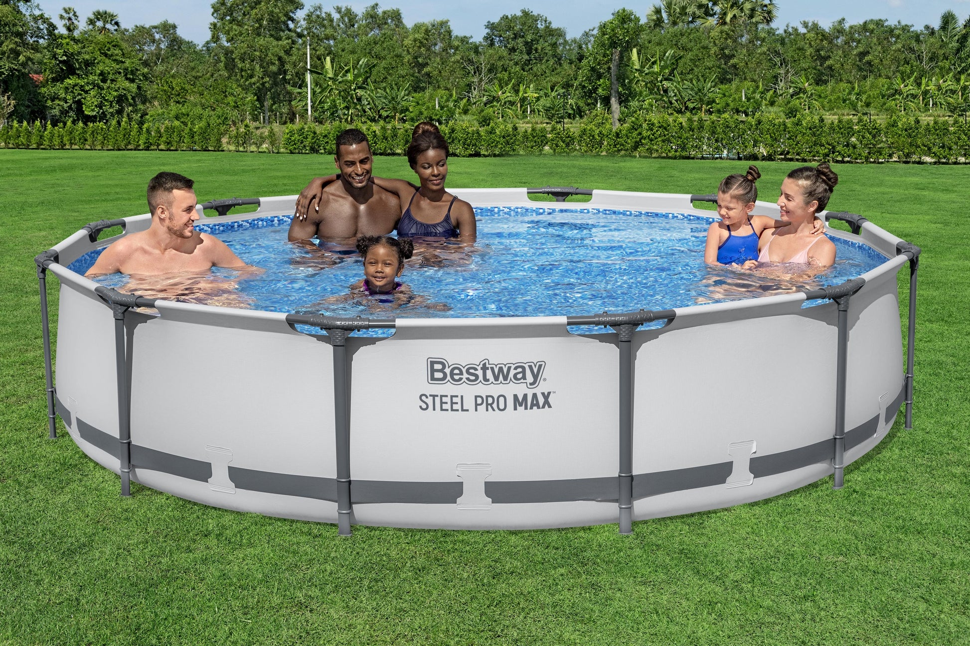 piscina desmontable redonda 3.66x0.76 metros, familia disfrutando en jardín