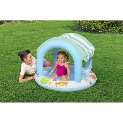 Piscina infantil con sombra Bestway, color azul, vista frontal en jardín