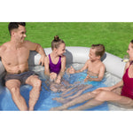 Piscina inflable familiar Bestway gris, vista lateral con niños y adultos disfrutando en el agua