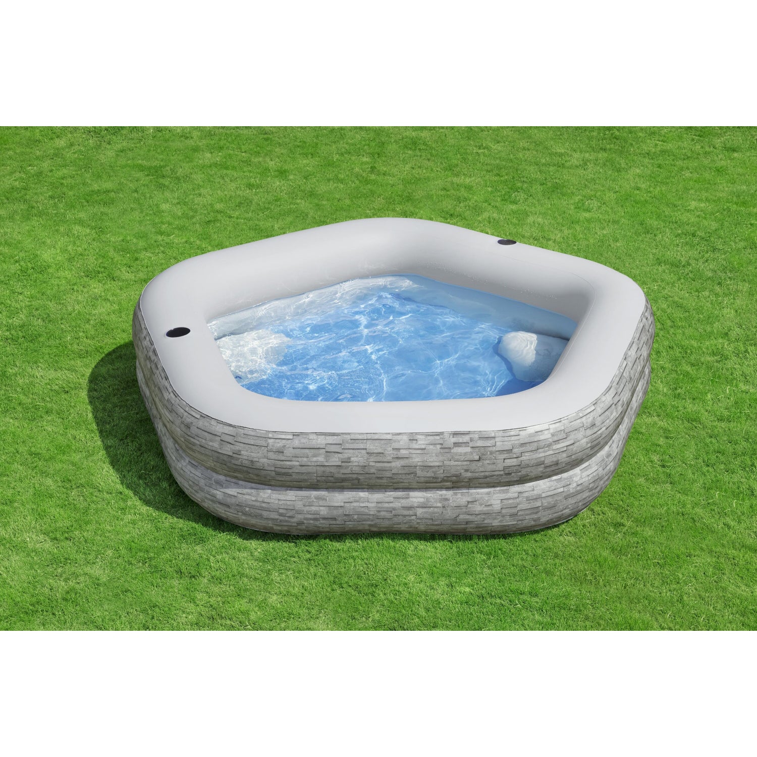 piscina inflable familiar Bestway gris, vista superior en jardín